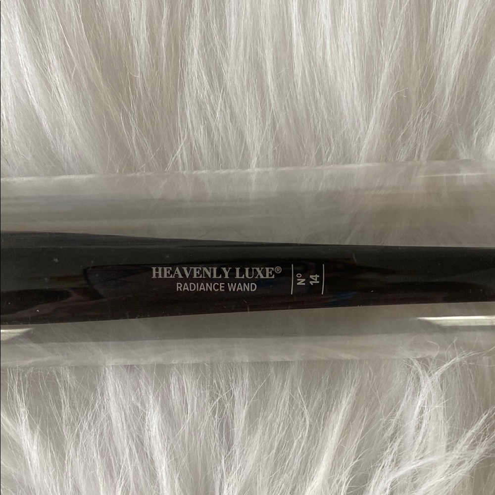 New IT Cosmetics Heavenly Luxe Radiance Brush #14 - Picture 8 of 9